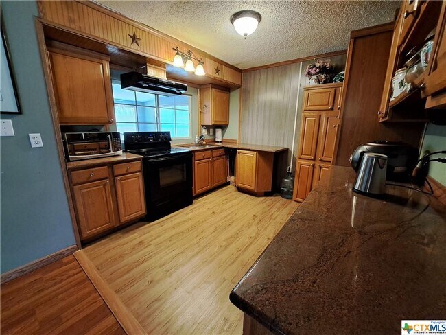 Building Photo - 2308 Lily Dr