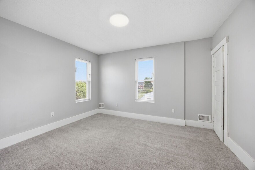 Building Photo - 827 Hinnerman St
