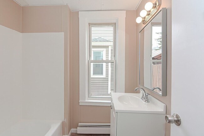 Building Photo - 78 Boisvert St