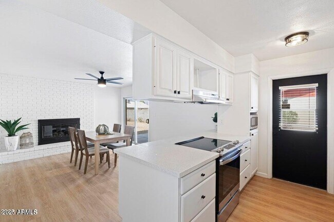 Building Photo - 414 W Santa Cruz Dr