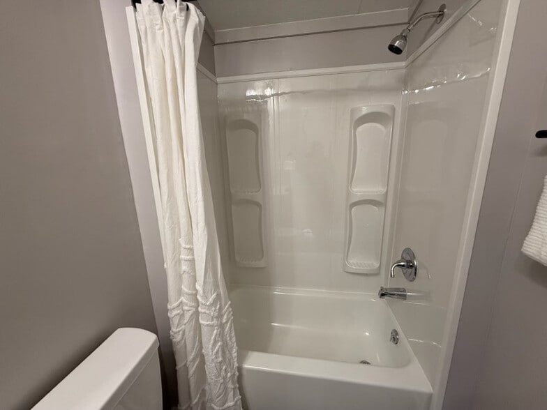 Building Photo - 769 Knox St