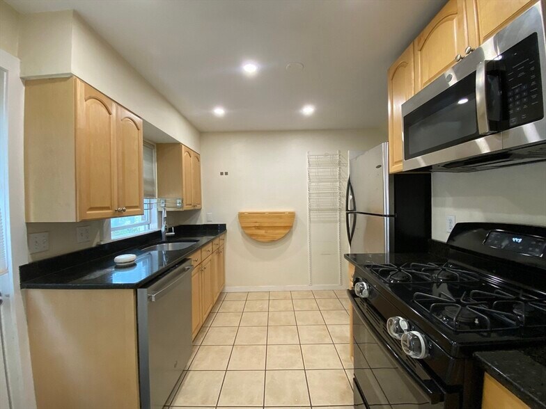 Building Photo - 120 Foster Ter