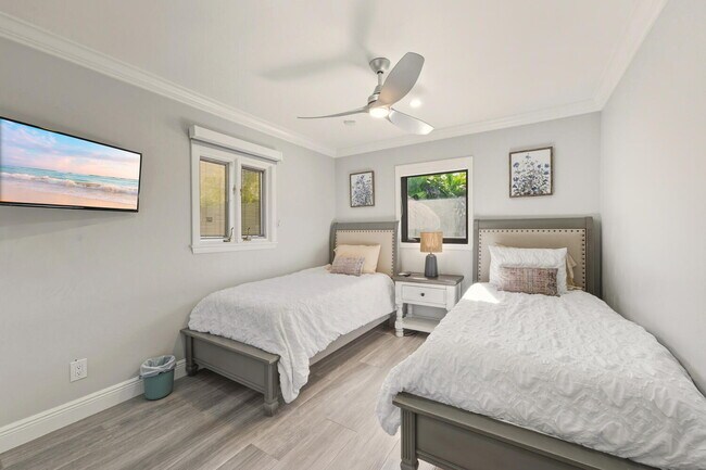Building Photo - Naples Park PET FRIENDLY POOL HOME - 3BDRM. 2 BATHS