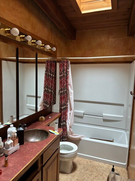 Building Photo - 703 Brown Dr