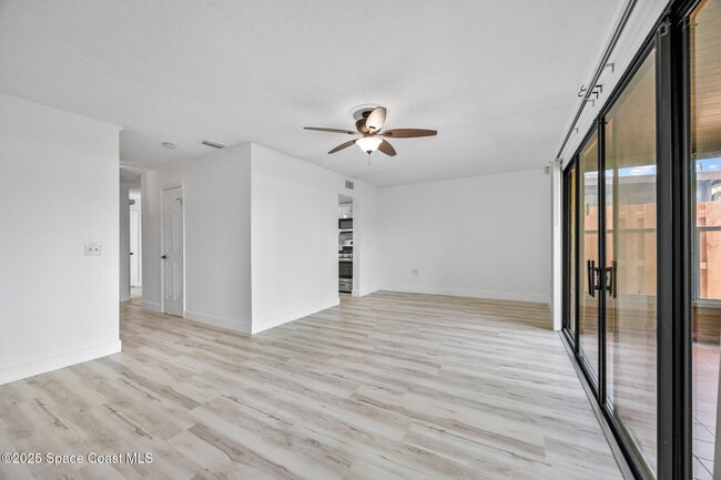 Building Photo - 40 Bogart Pl
