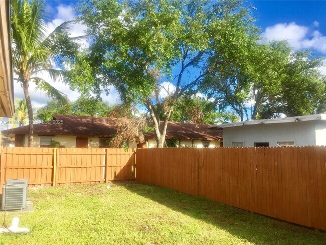 Building Photo - 825 NW 9th St