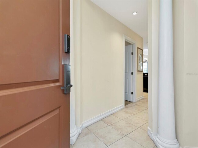 Building Photo - 13941 Clubhouse Dr