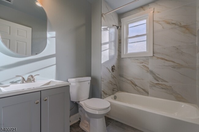 Building Photo - 882 S 14th St