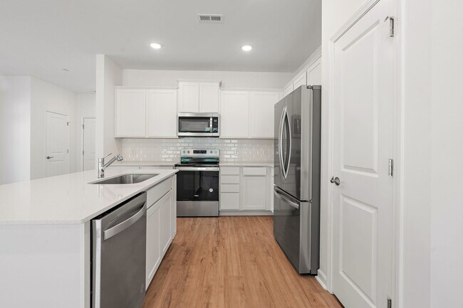 Building Photo - 7136 Mapleside Ln