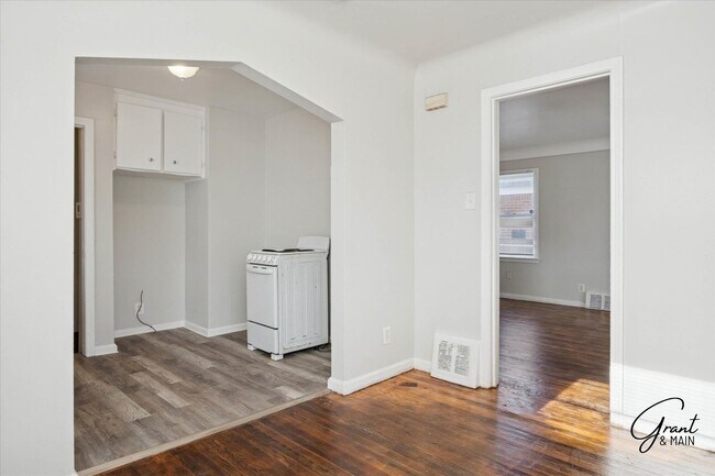 Building Photo - 2 bedroom - 2 bath - Detroit gem - $1200