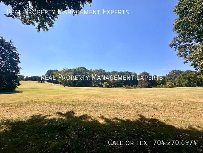 Building Photo - 8509 Golf Ridge Dr