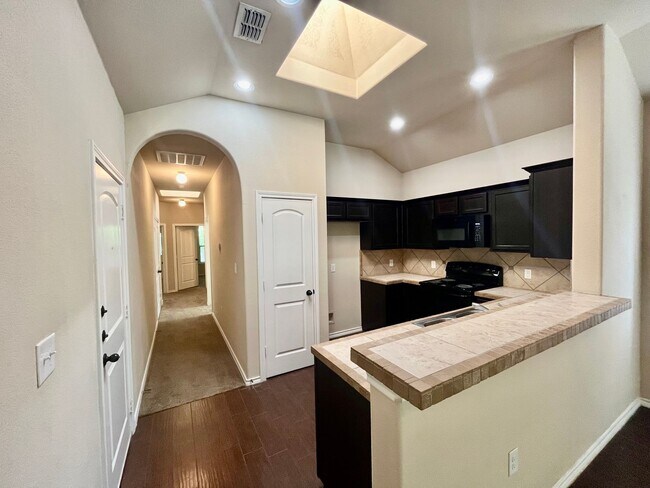 Building Photo - Luxury Duplex Home in Kyle, TX