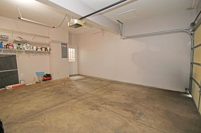 Building Photo - 1345 Goldfinch Dr