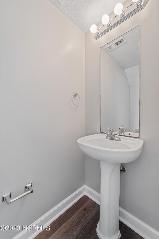 Building Photo - 1102 Springwood Dr
