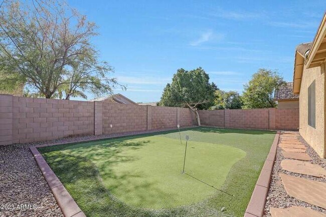 Building Photo - Stunning 3-bedroom, 2-bath home
