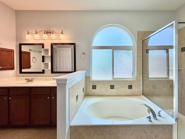 Building Photo - Welcome to this Big & Beautiful! 5 bed/3.5...