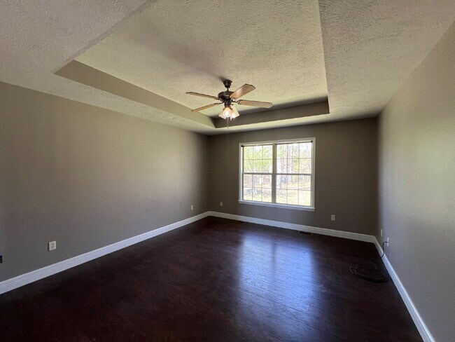 Building Photo - 4 Bedroom / 3 Bath - Horizon Hills / Meadow Ridge (Near Branson school district)