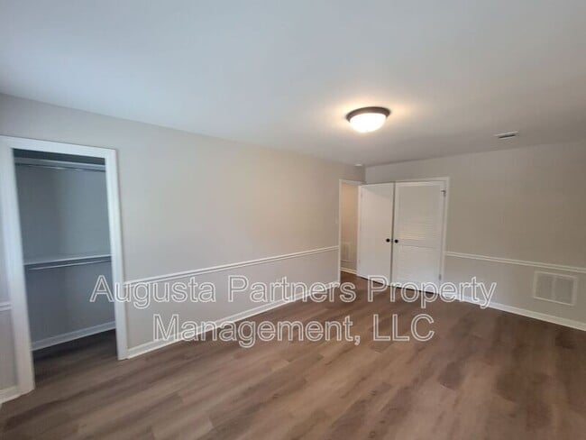 Building Photo - 165 Ashley Cir