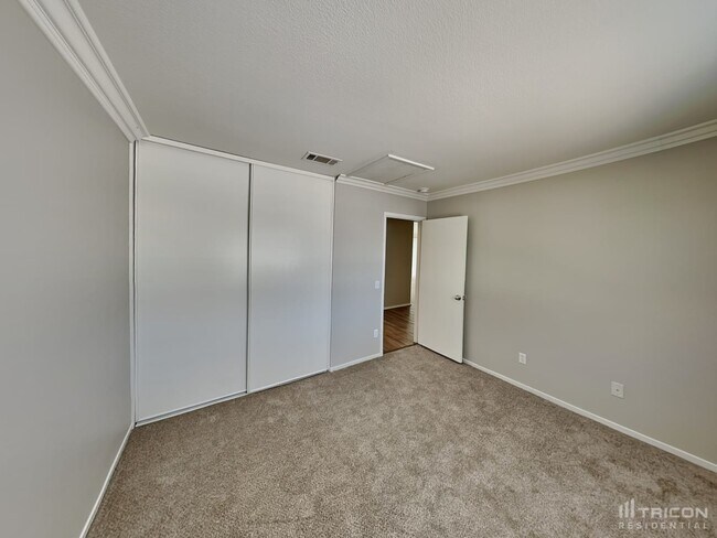 Building Photo - 435 Mindoro Ave