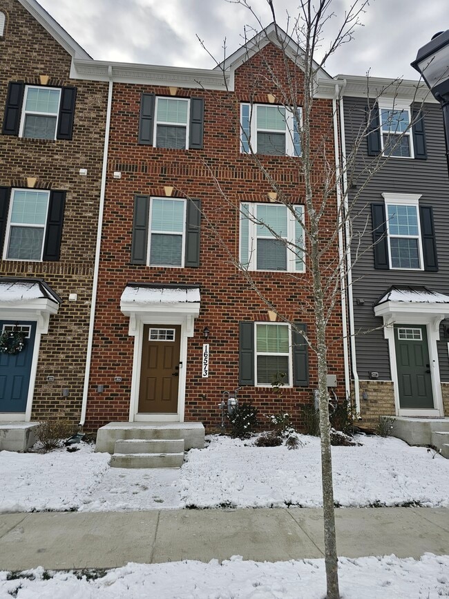 Building Photo - 16573 Fife Wy