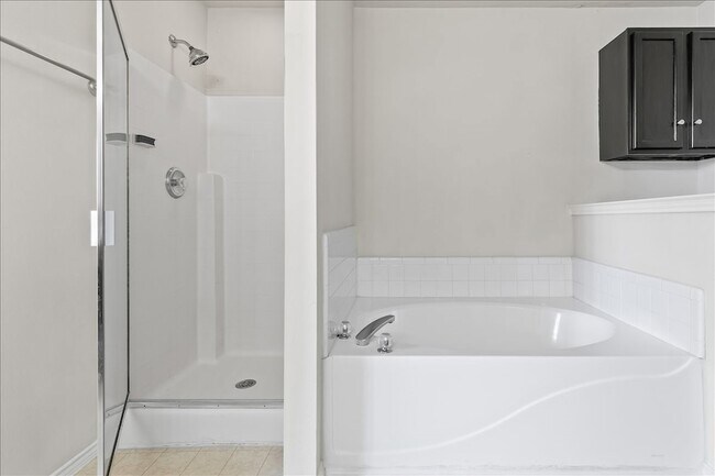 Building Photo - 3920 Malibu Sun Dr