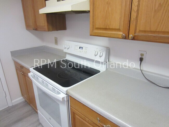 Building Photo - Green Briar Village