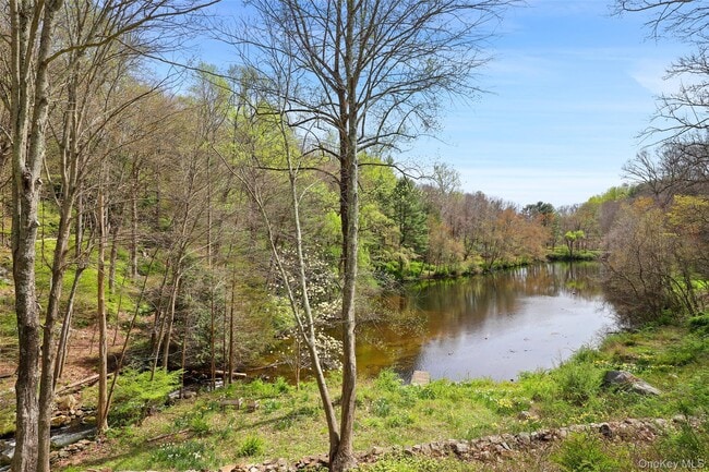 Building Photo - 17 Fox Run Rd