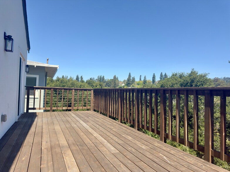 Building Photo - 914 Everett Ave