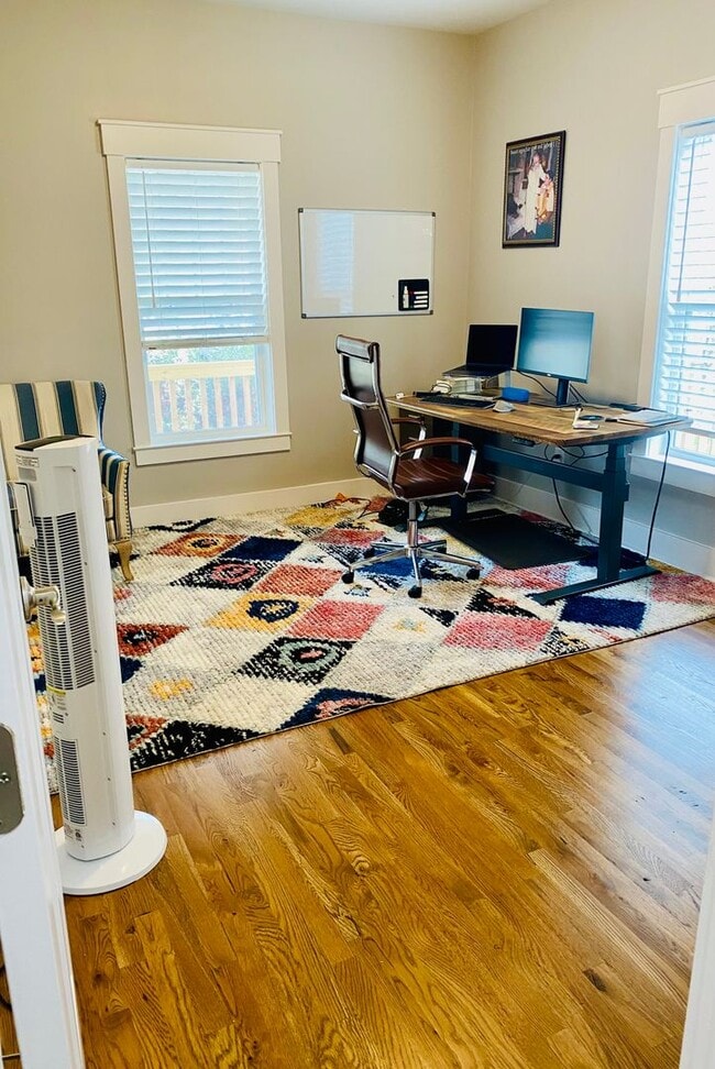 Building Photo - Spectacular 4Bed/3Bath Minutes to Duke with Fenced In Yard