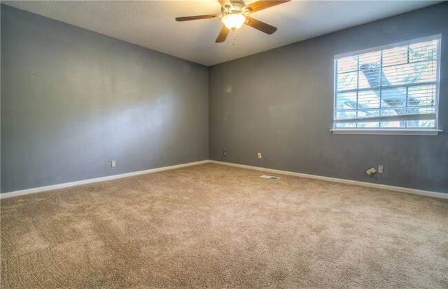 Building Photo - 7407 Shadow Hill Dr