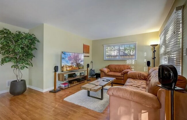 Building Photo - 20426 Lorne St