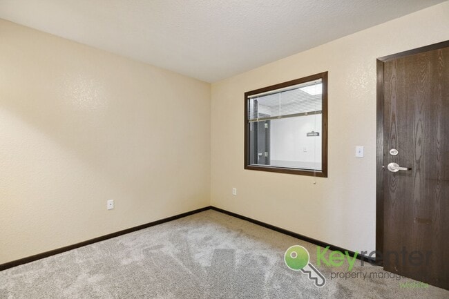 Building Photo - 1411 S Douglas Ave