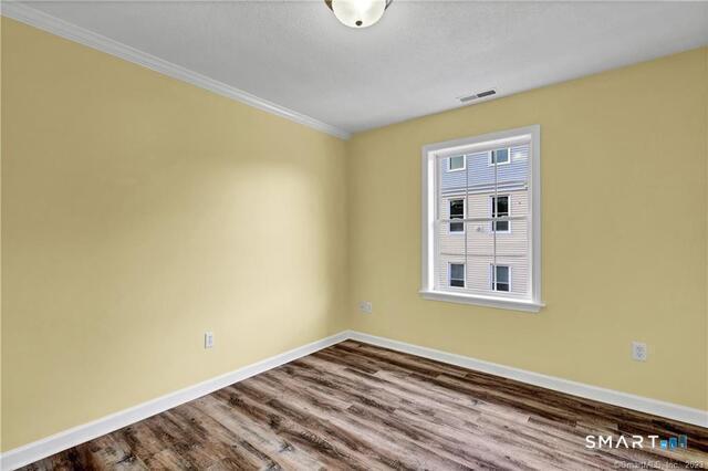 Building Photo - 220 Alder St