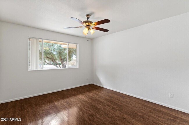 Building Photo - 6438 E Butte St