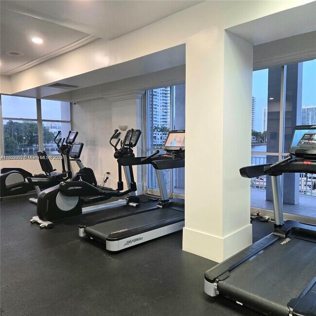 Building Photo - 18071 Biscayne Blvd