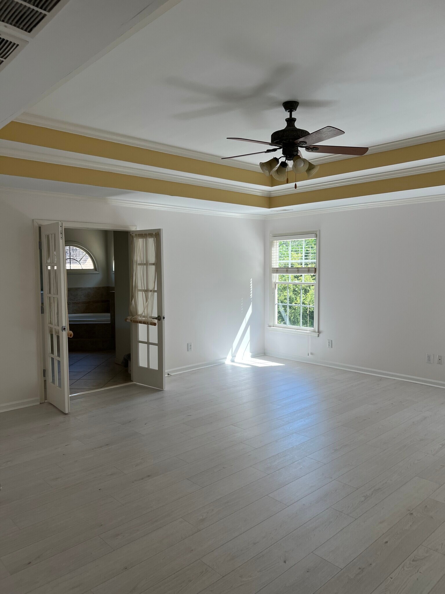 Master bedroom - 440 Wembley Cir