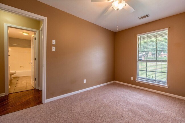 Building Photo - 7 Brennan Ln