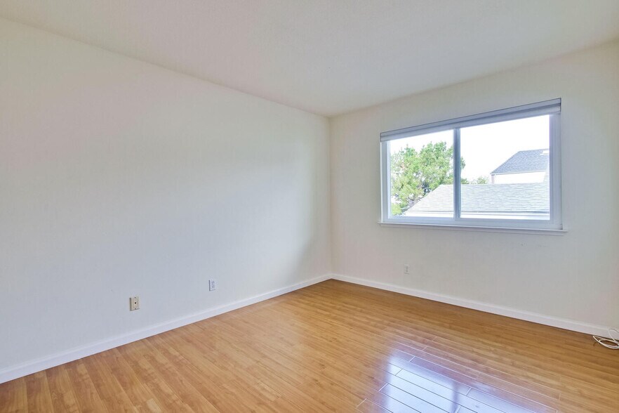 Building Photo - 255 Shearwater Is