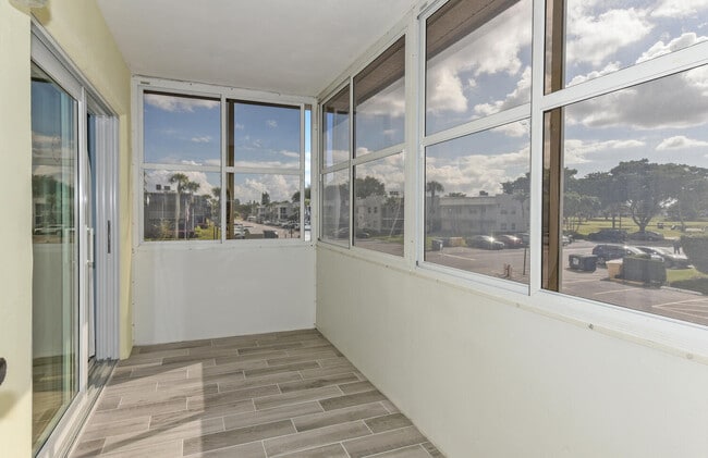 Building Photo - 864 Normandy R