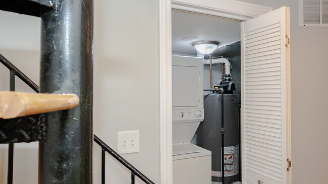 Building Photo - 3710 W Wrightwood Ave