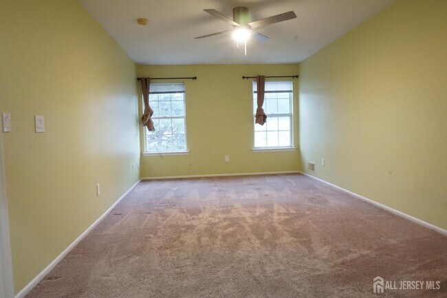 Building Photo - 160 Vasser Dr