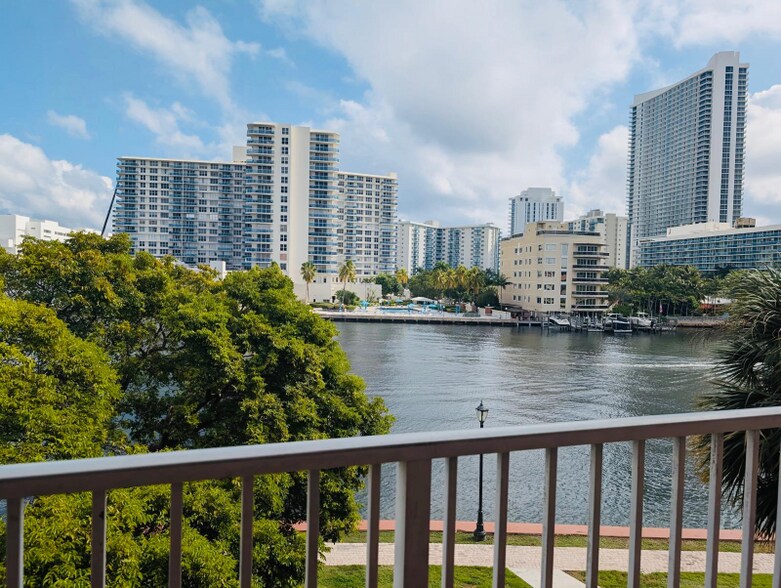 Building Photo - 252 Three Islands Boulevard