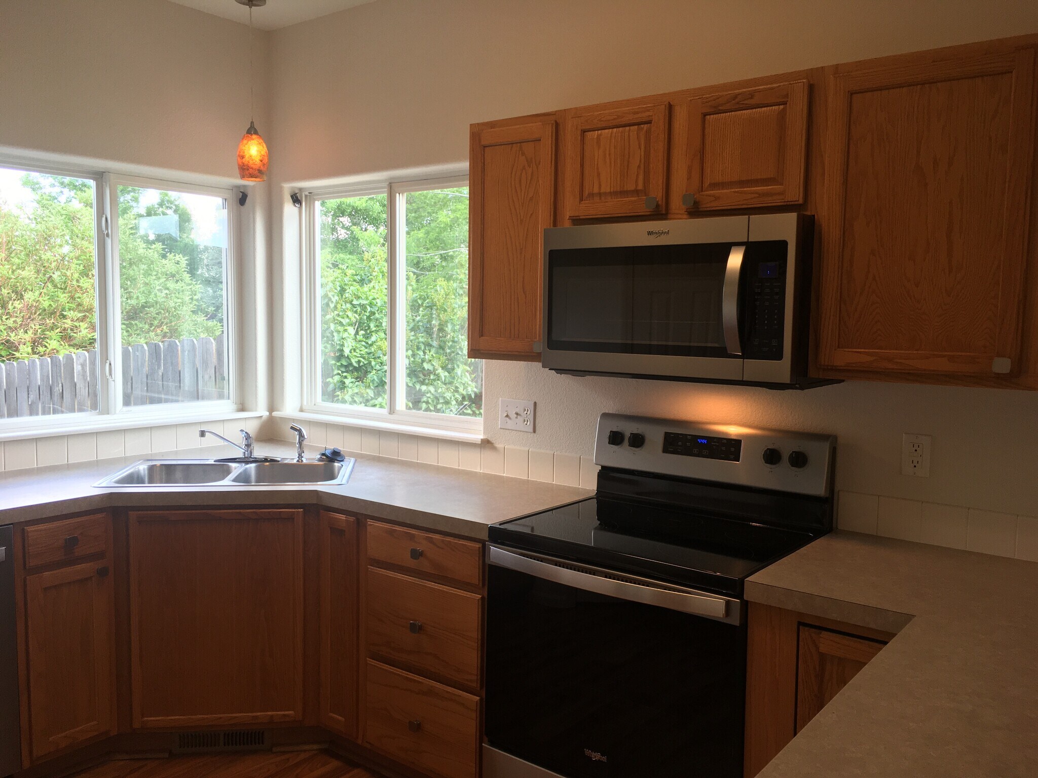 Building Photo - 809 Scotch Pine Dr