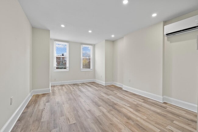 Building Photo - 2539 St Paul St