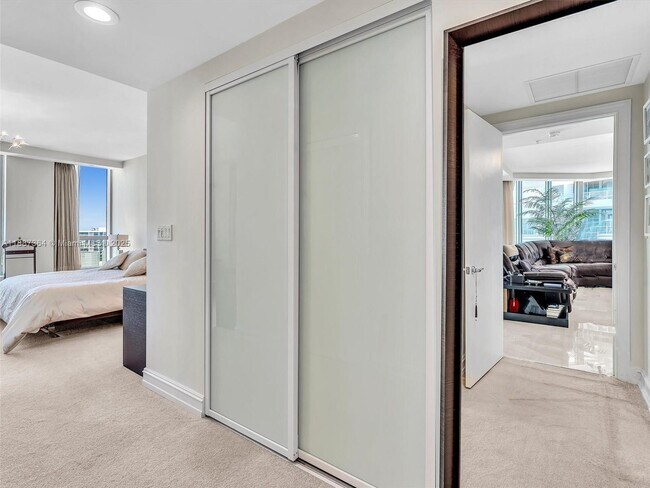 Building Photo - 3535 S Ocean Dr