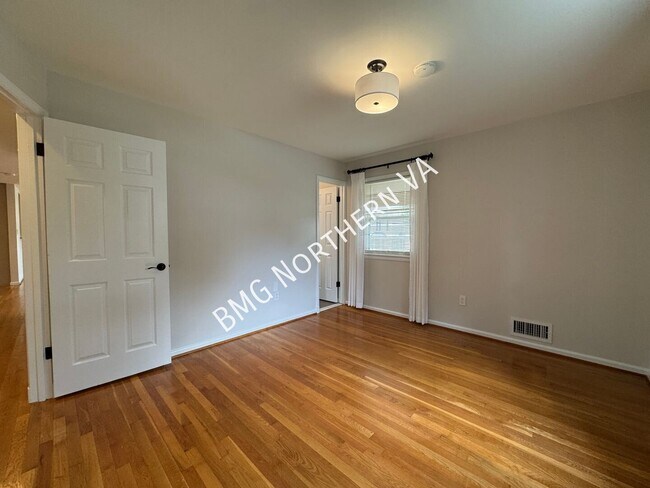 Building Photo - 1109 Hillcrest Dr SW