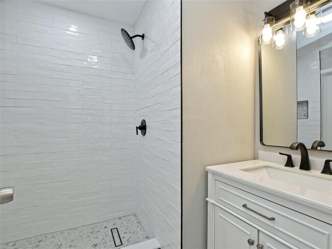 Building Photo - 5255 Meadow Creek Dr