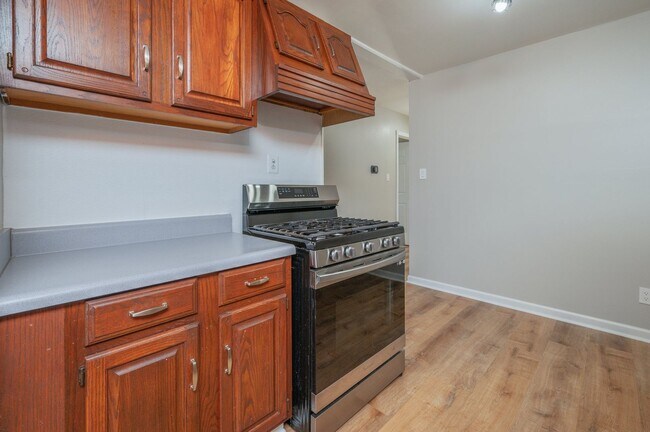 Building Photo - 3 bedroom in Mary Esther Heights!