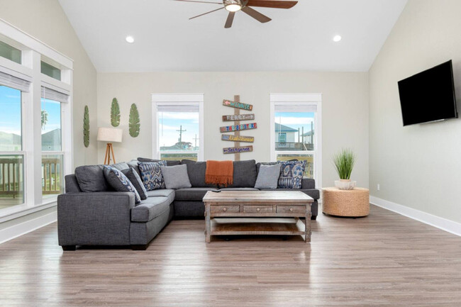Building Photo - 947 Gulf Shores Dr