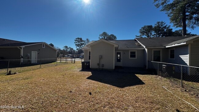 Building Photo - 218 Cedar Crk Dr